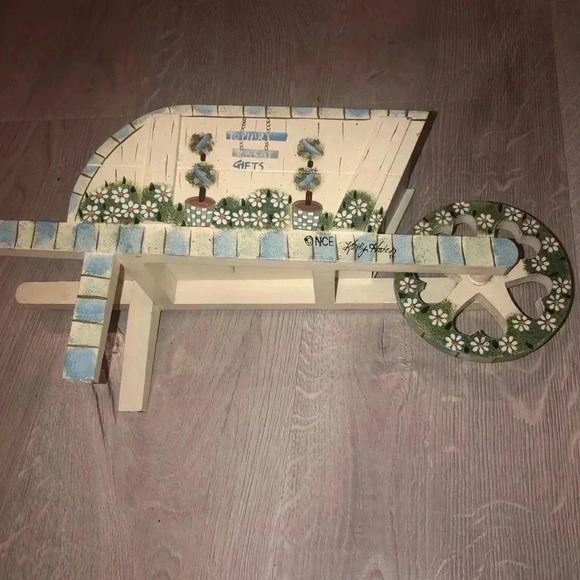 Figurine of a wheelbarrow with great decor - Picture 6 of 6